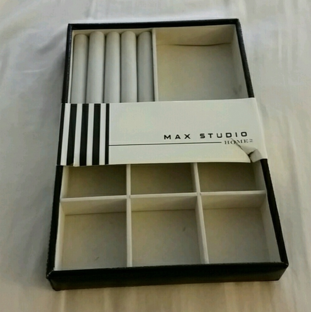 Maxx Studio Jewlery Organizer